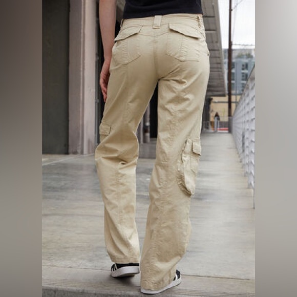 Brandy Melville Kim Cargo Pants - Picture 4 of 5